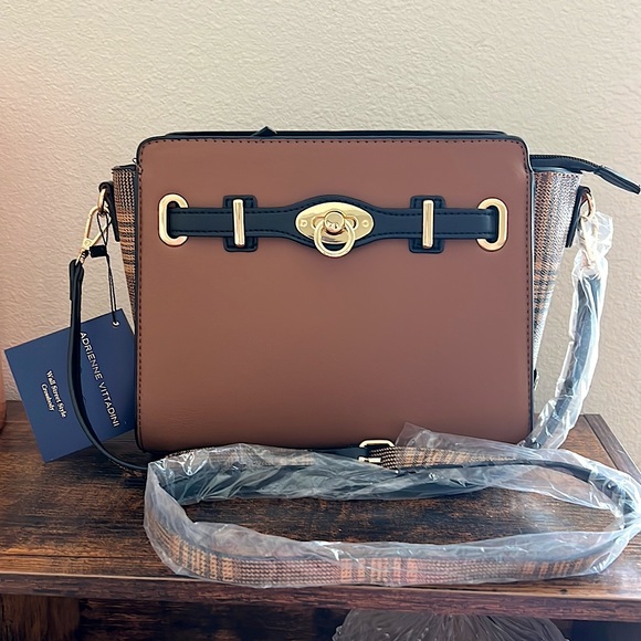 Adrienne Vittadini Wall Street Style Crossbody Purse - Picture 14 of 16